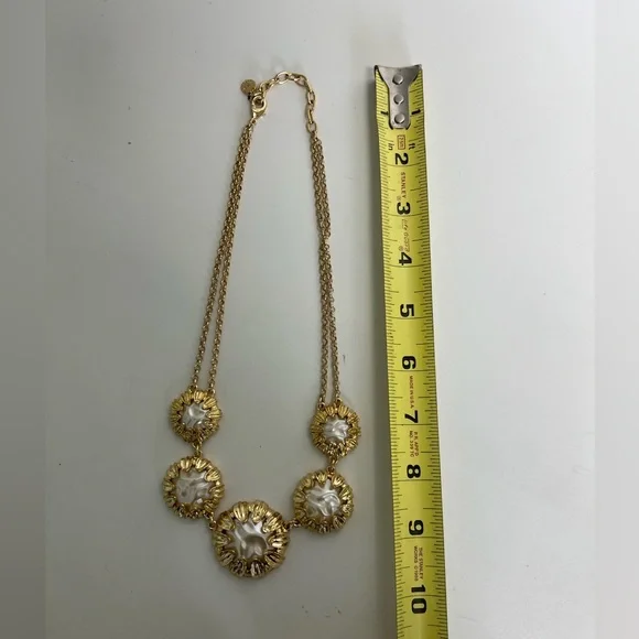 TALBOTS NECKLACE, GOLD TONE WITH PEARL LIKE INSET - Picture 4 of 4